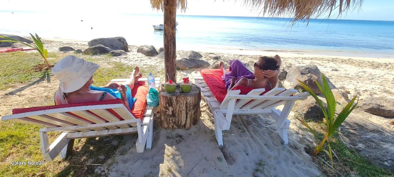 Paraiso Beach Hotel Brig Bay Kültér fotó