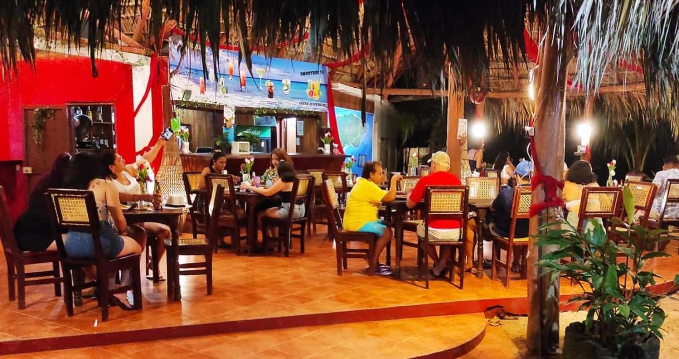 Paraiso Beach Hotel Brig Bay Kültér fotó
