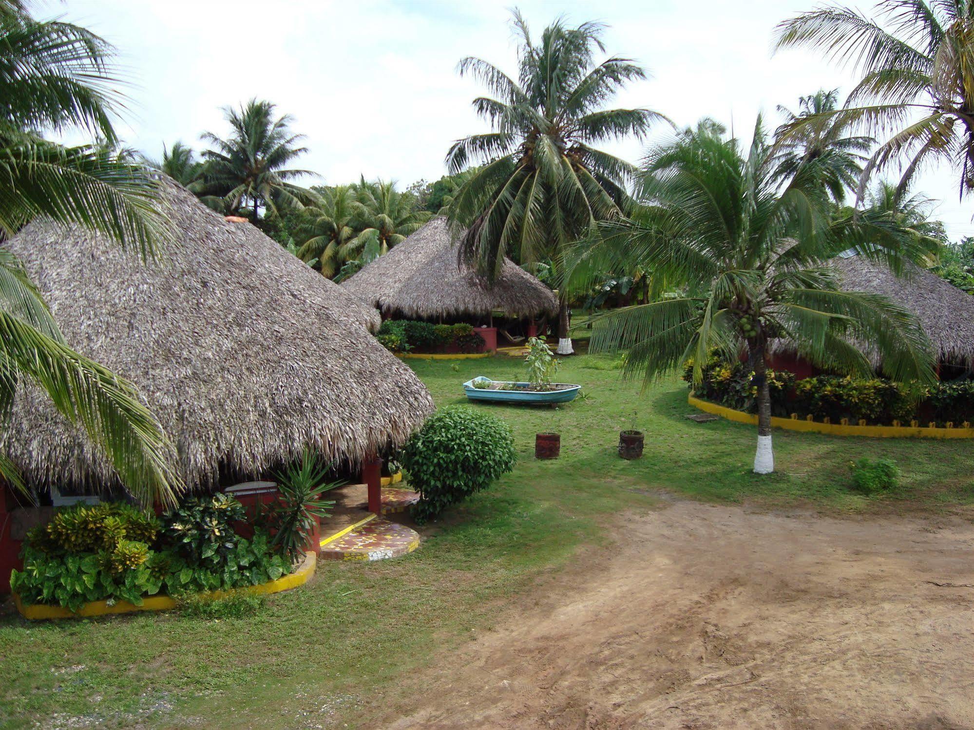 Paraiso Beach Hotel Brig Bay Kültér fotó