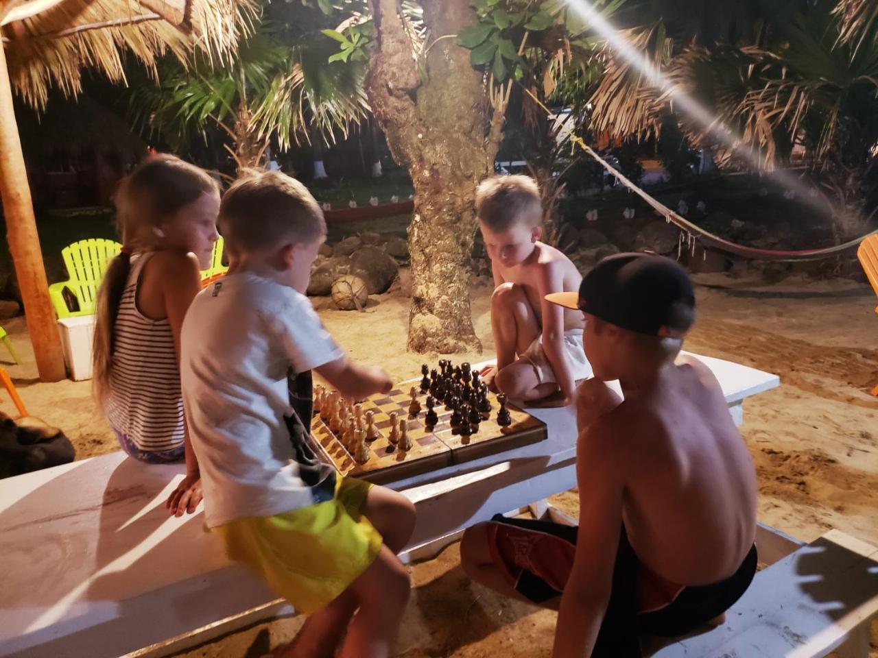 Paraiso Beach Hotel Brig Bay Kültér fotó