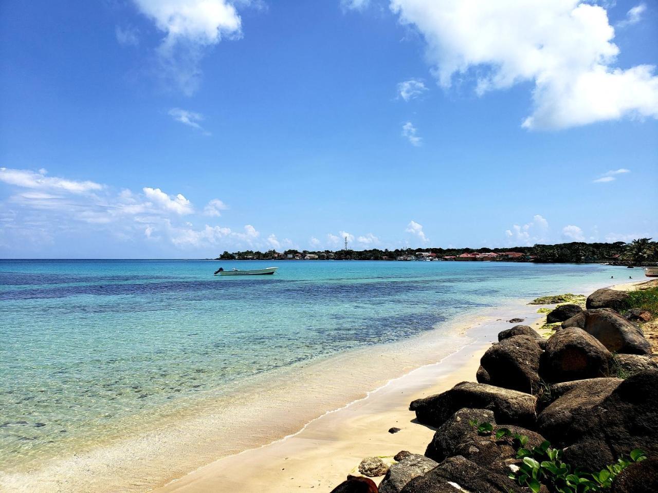 Paraiso Beach Hotel Brig Bay Kültér fotó